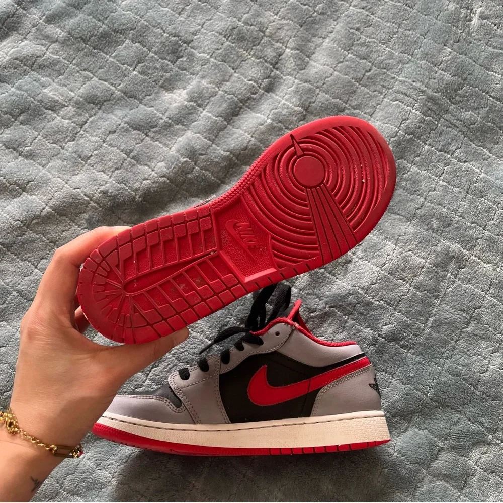 Jordan Black and Red low-Top Sneakers‎ Classic Design 4Y